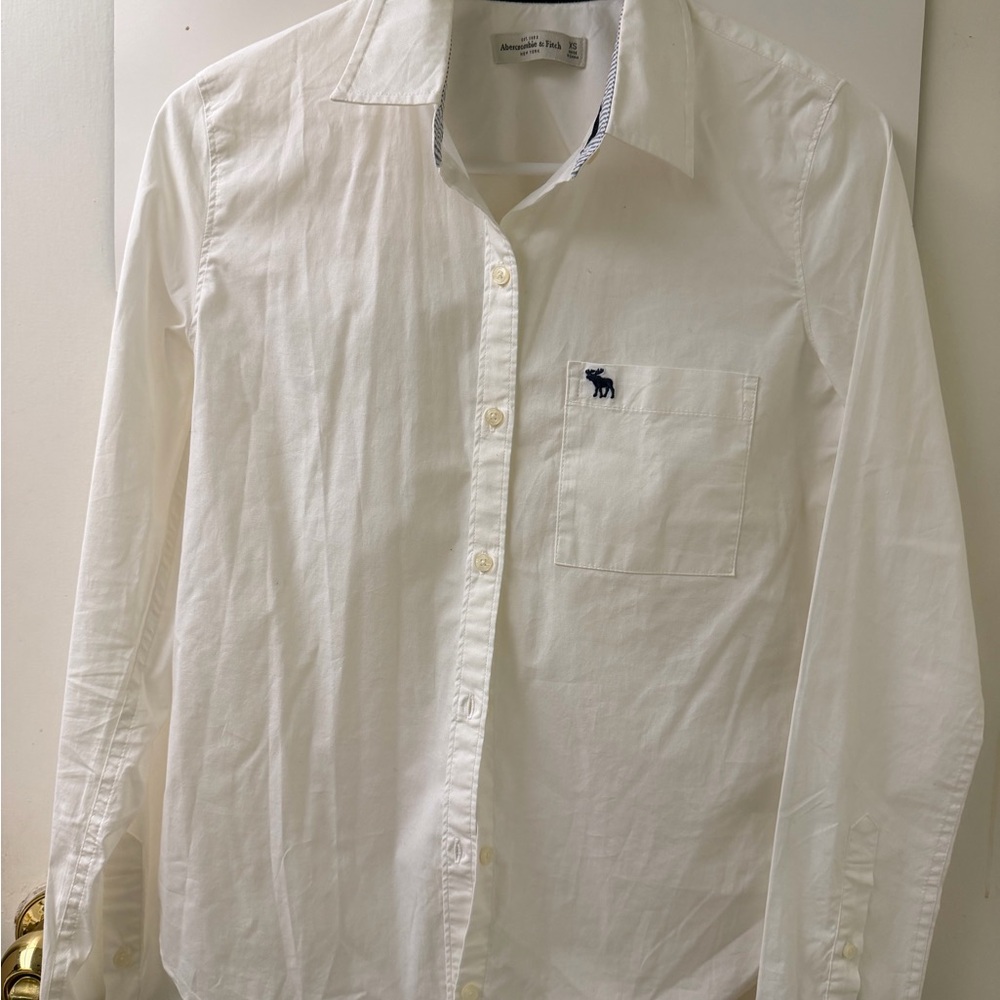 Abercrombie & Fitch White Casual Button-Down Shirt with Navy Logo